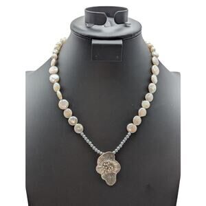 Coin Pearl Silver Tone Flower Pendant Silver Bead Toggle 20" Necklace